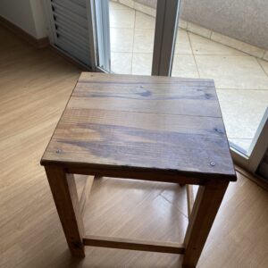 Banqueta de madeira baixa (50cm)