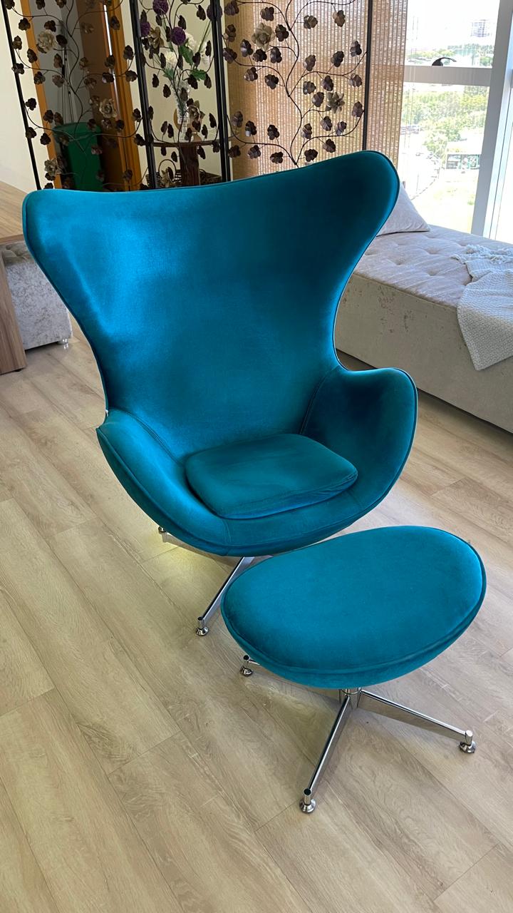 Poltrona EGG PSG azul veludo - L 95 P 82 A 110 cm com banco relax para os pés