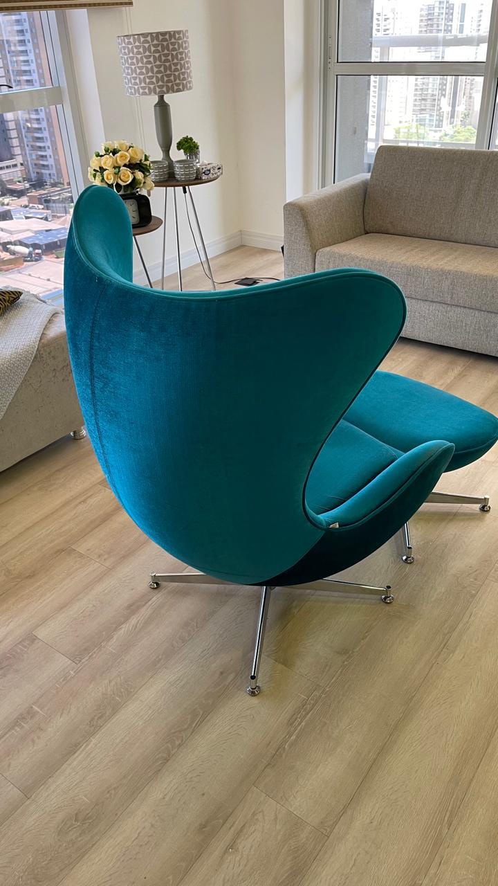 Poltrona EGG PSG azul veludo - L 95 P 82 A 110 cm com banco relax para os pés - Imagem 5