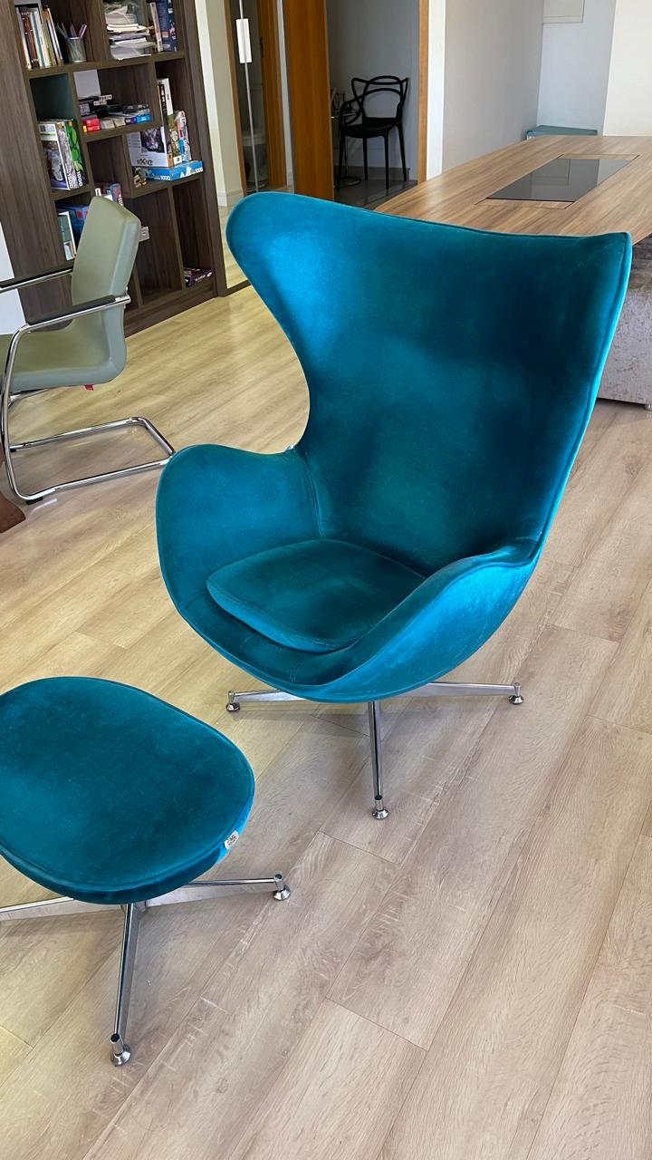 Poltrona EGG PSG azul veludo - L 95 P 82 A 110 cm com banco relax para os pés - Imagem 3